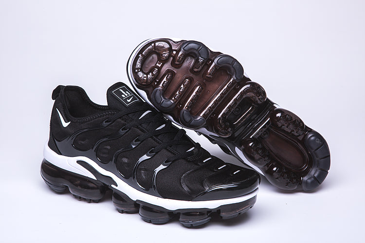 Vapormax plus tn black sales and white